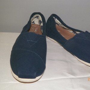 TOMS  LADIES' CANVAS SLIP ONS  SIZE: 8.5